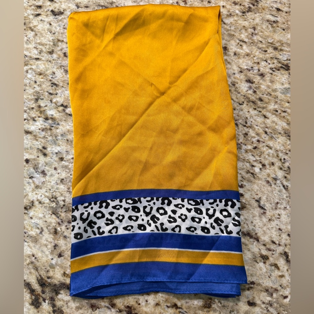 NWT Do Everything In Love Animal Print Neck Scarf Neckerchief Head Scarf